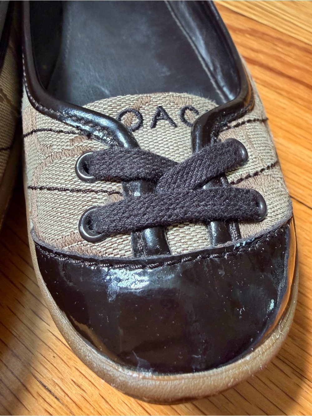 Coach Dannie Beige Signature Canvas Brown Patent Trim Ballet Flats Women’s 7.5 - Picture 9 of 15